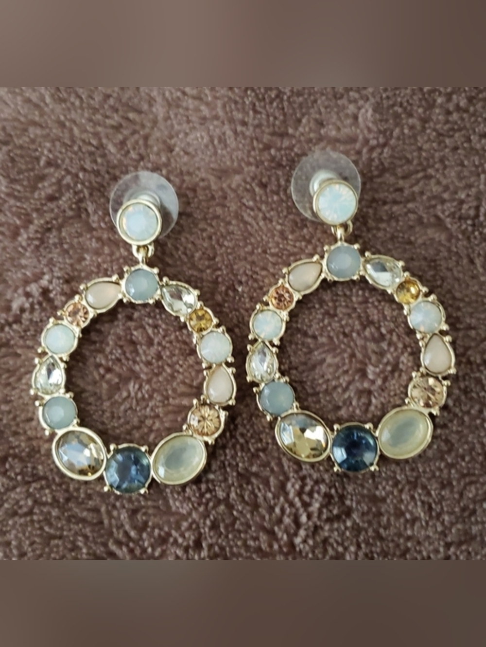 NWOT PASTEL MULTI COLORED CRYSTALS DANGLING EARRINGS